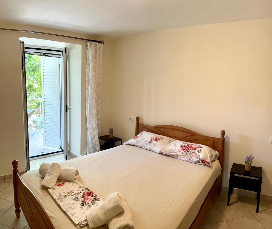 Lucas Apartments Химар Екстериор снимка