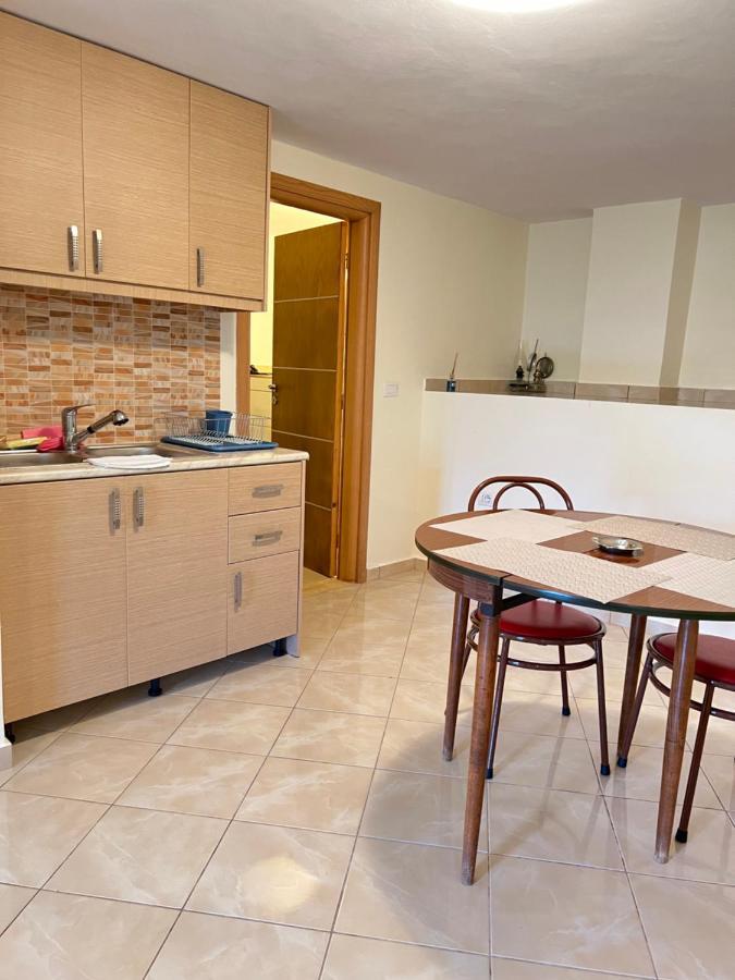 Lucas Apartments Химар Екстериор снимка