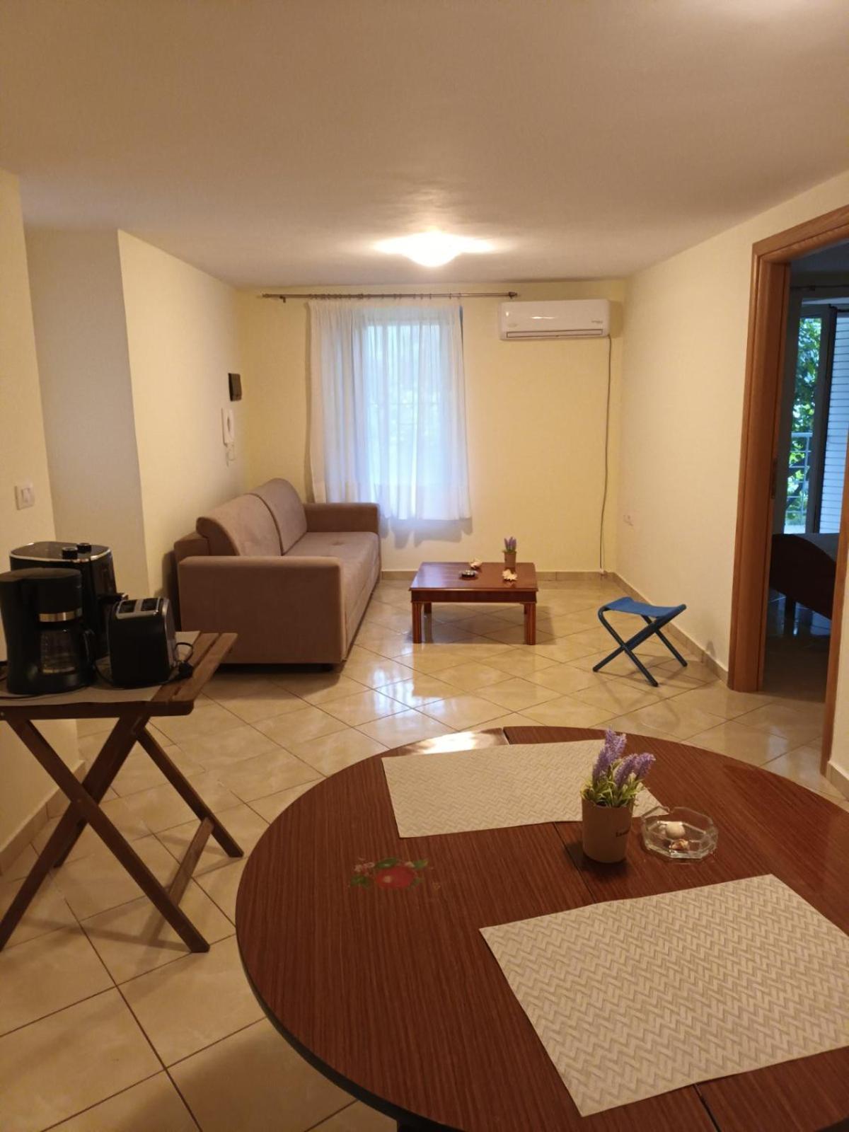 Lucas Apartments Химар Екстериор снимка