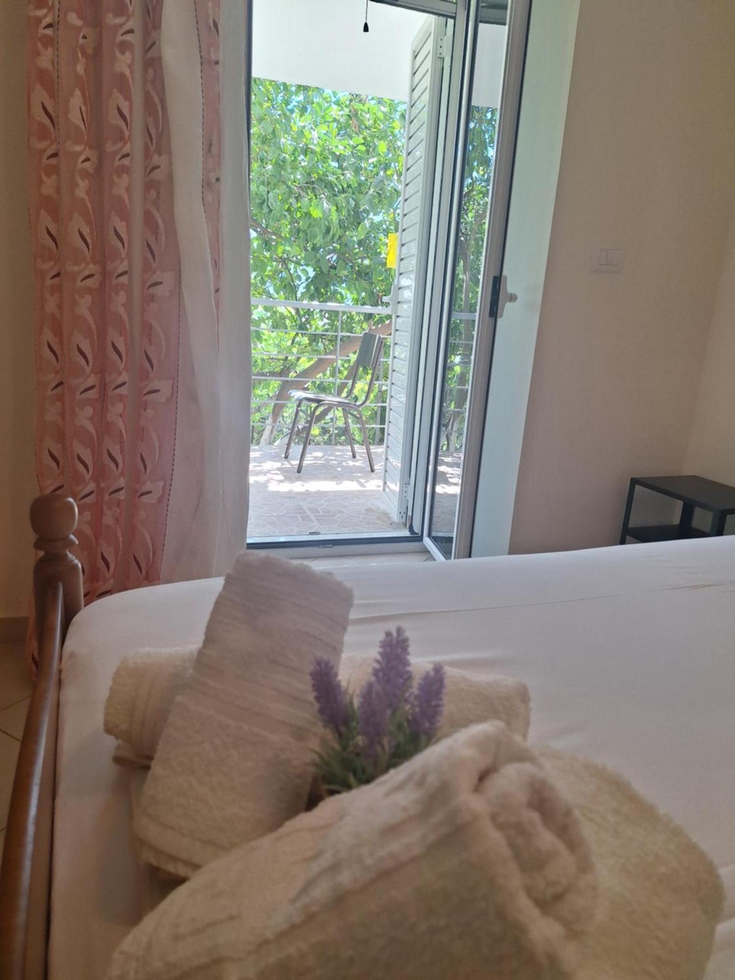Lucas Apartments Химар Екстериор снимка